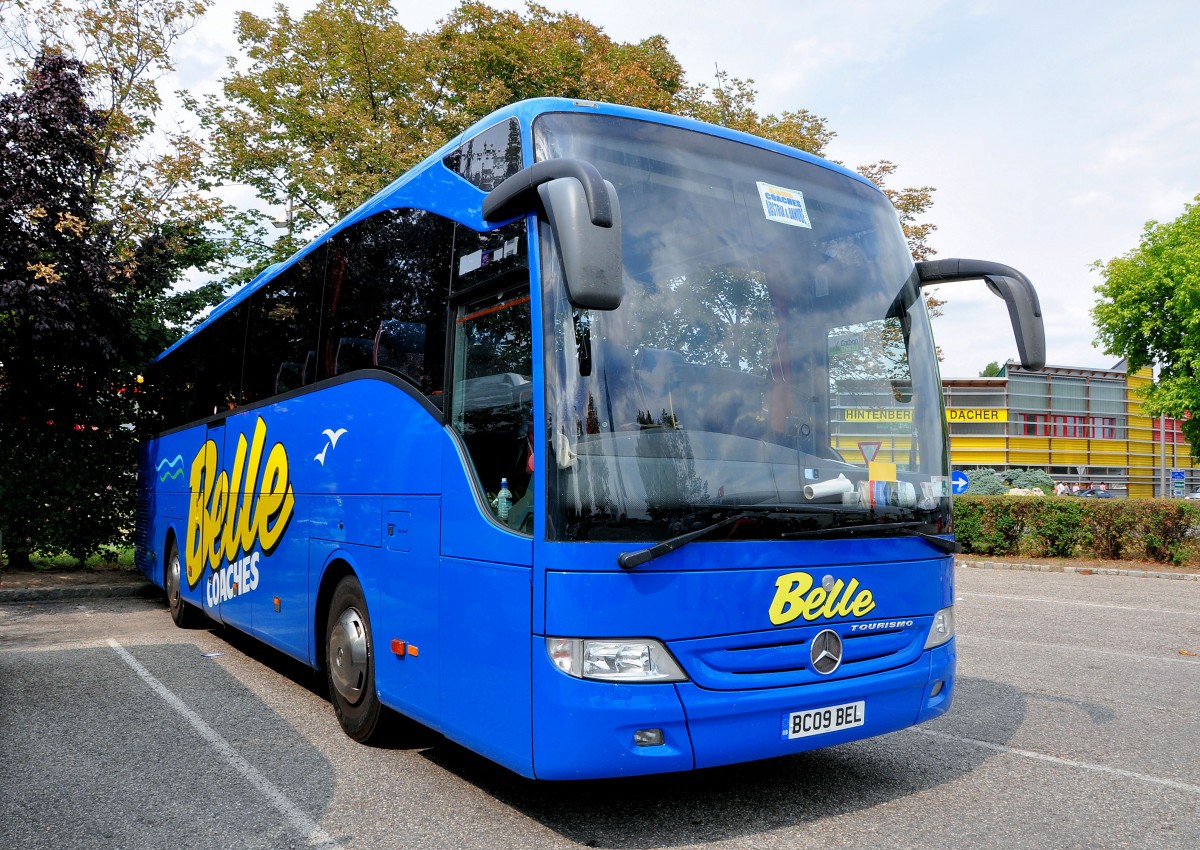 Mercedes Tourismo (rechts gesteuert) von Belle Coaches aus GB in Krems gesehen.