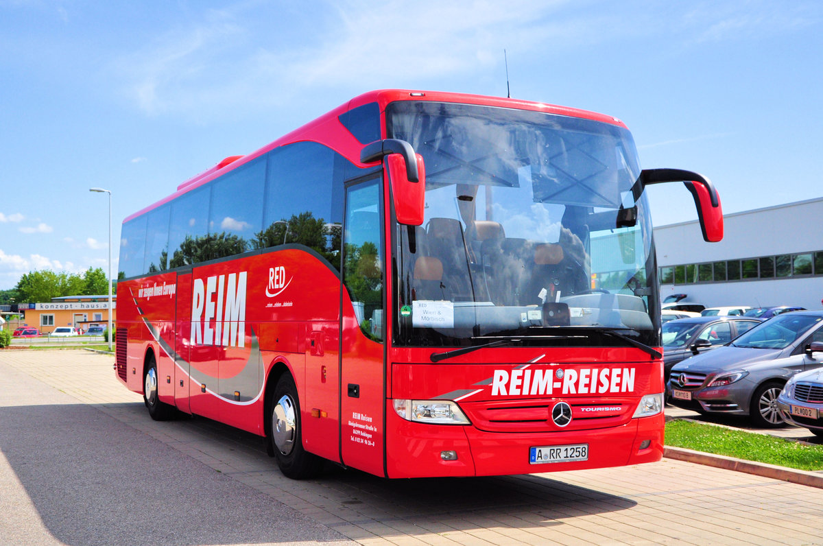 Mercedes Tourismo von REIM Reisen aus der BRD in Krems gesehen.