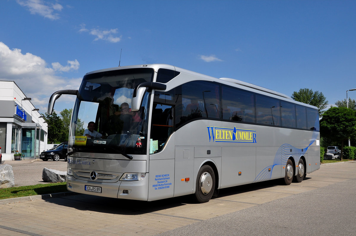 Mercedes Tourismo von Reise Schieck aus der BRD in Krems gesehen.
Liebe Gre an die  drei  von mir!