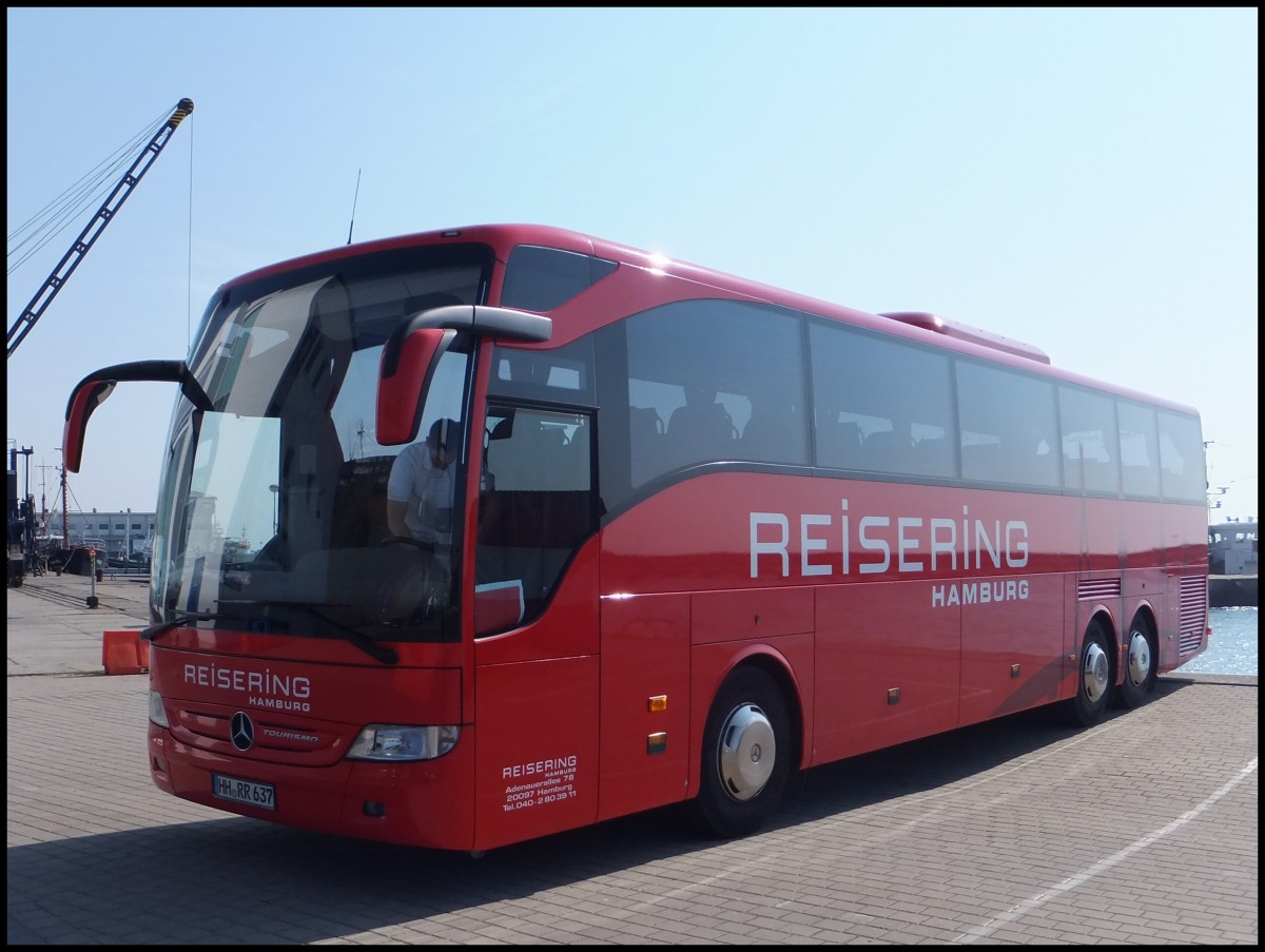 Mercedes Tourismo vom Reisering Hamburg aus Deutschland im Stadthafen Sassnitz.