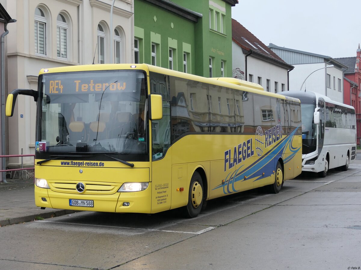 Mercedes Tourismo RH von Flaegel Reisen und MAN Lion's Coach von Westphal-Reisen aus Deutschland in Neubrandenburg.