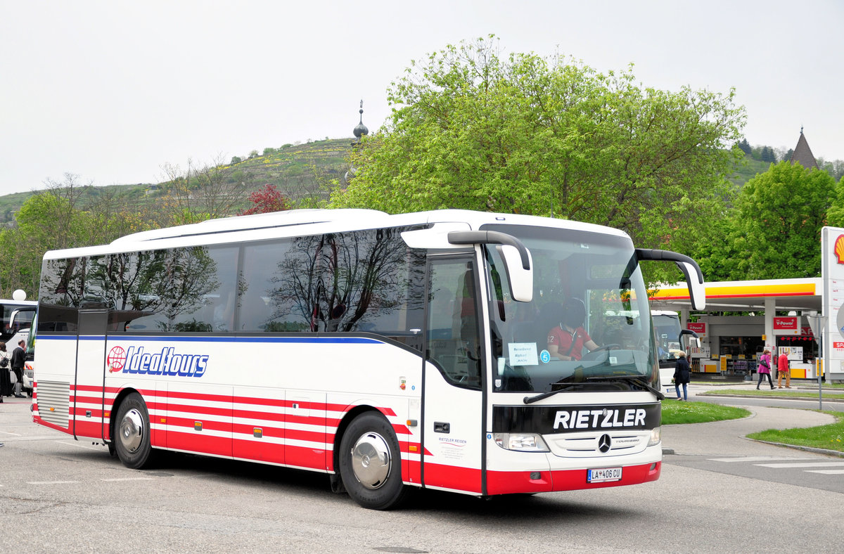 Mercedes Tourismo von Rietzler Reisen aus sterreich in Krems gesehen.