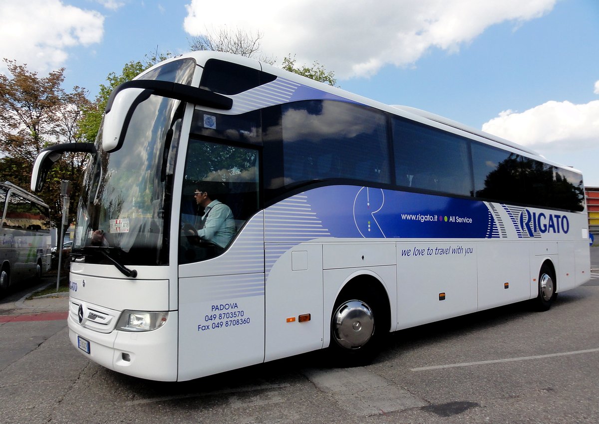 Mercedes Tourismo von Rigato aus Italien in Krems gesehen.