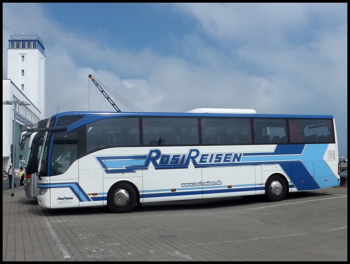 Mercedes Tourismo von Rosi-Reisen aus Deutschland im Stadthafen Sassnitz.