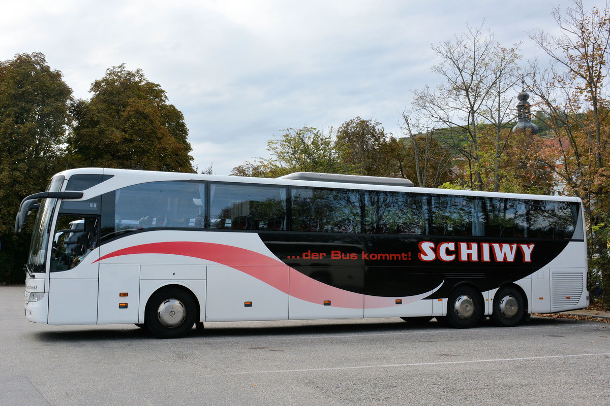 Mercedes Tourismo von Schiwy Reisen aus der BRD in Krems gesehen.