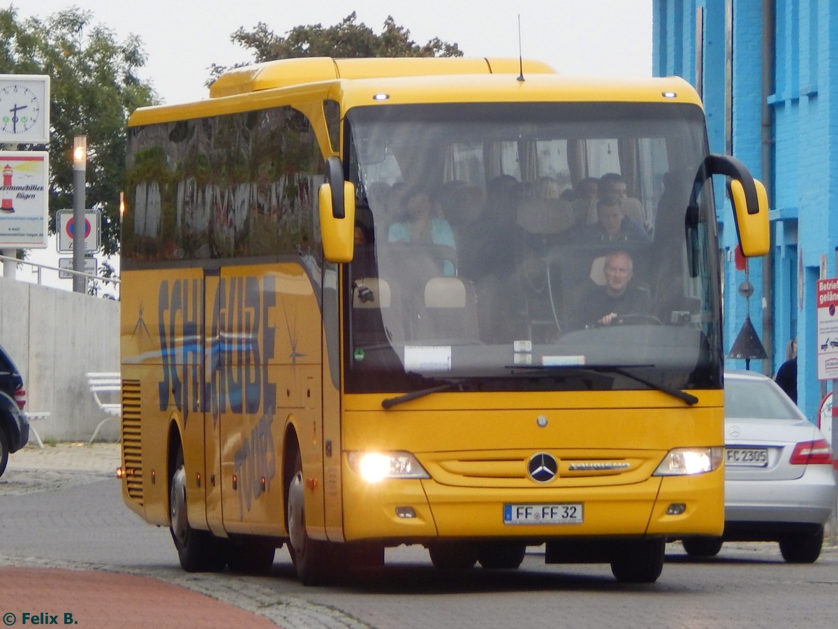 Mercedes Tourismo von Schlaube aus Deutschland im Stadthafen Sassnitz.