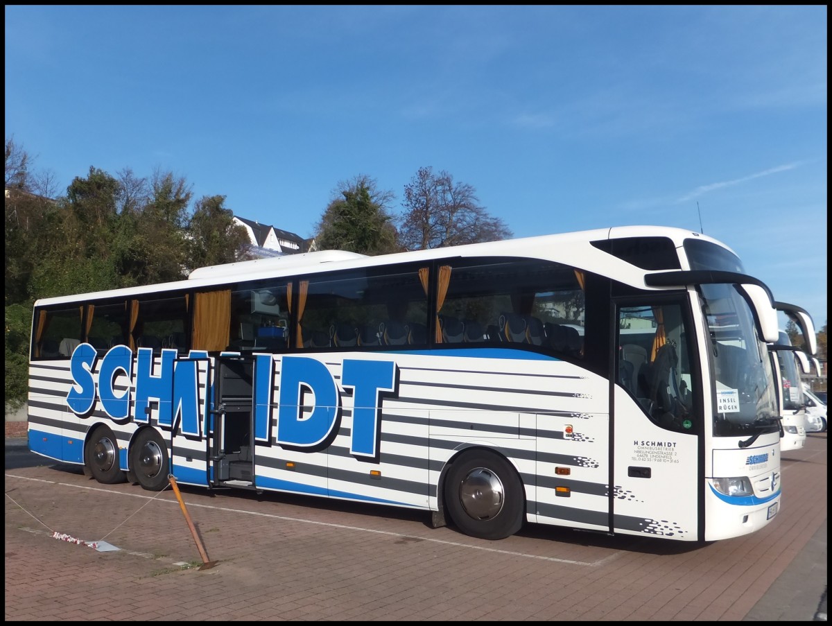 Mercedes Tourismo von Schmidt aus Deutschland im Stadthafen Sassnitz.