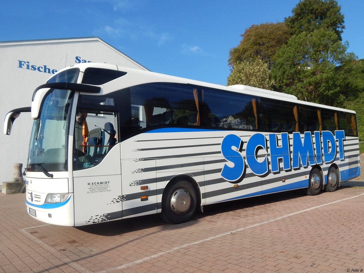 Mercedes Tourismo von Schmidt aus Deutschland im Stadthafen Sassnitz.