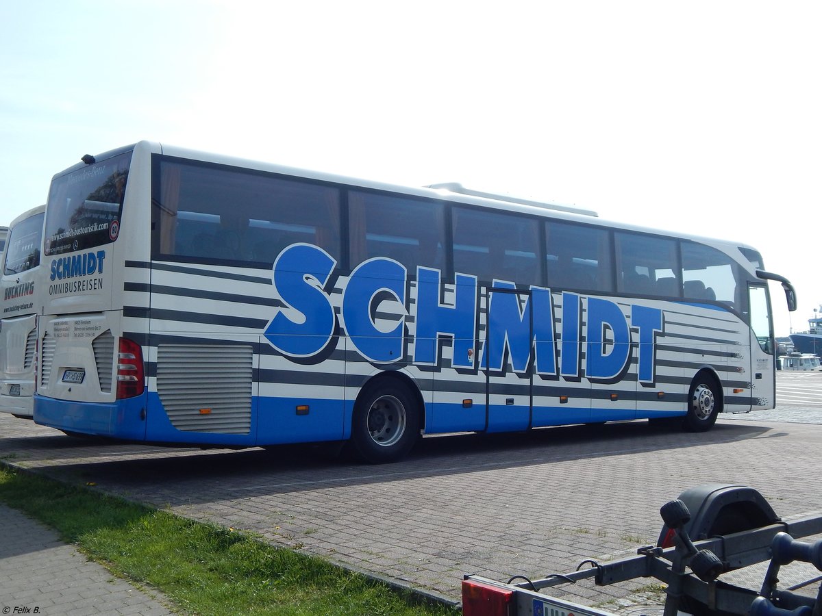 Mercedes Tourismo von Schmidt aus Deutschland im Stadthafen Sassnitz.