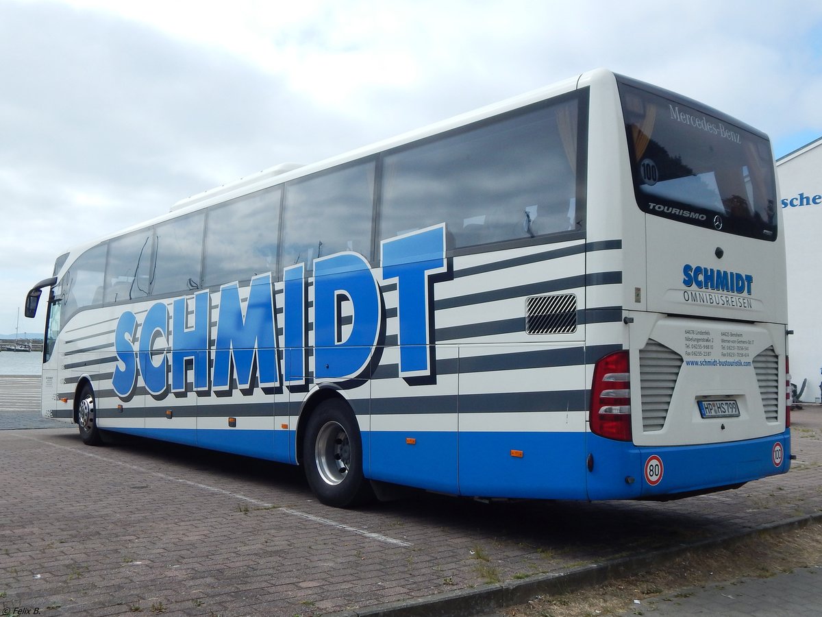 Mercedes Tourismo von Schmidt aus Deutschland im Stadthafen Sassnitz.