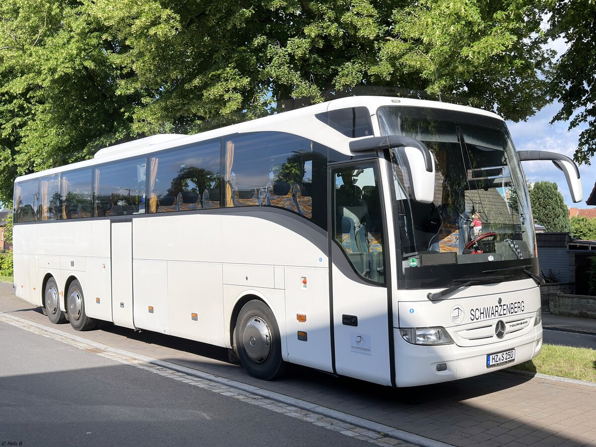 Mercedes Tourismo von Schwarzenberg aus Deutschland (ex Hassis Reisen) in Plau am See.