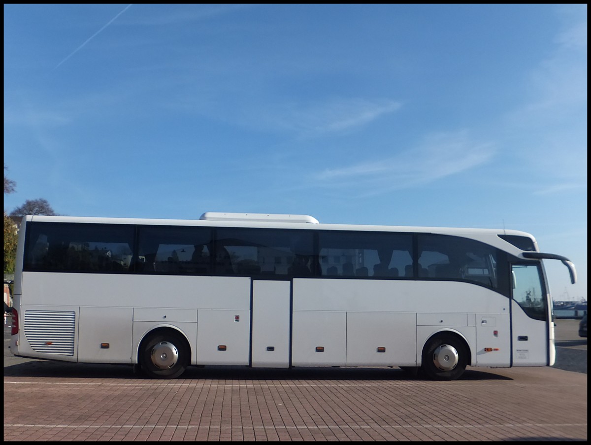 Mercedes Tourismo von Skan-Tours aus Deutschland im Stadthafen Sassnitz.