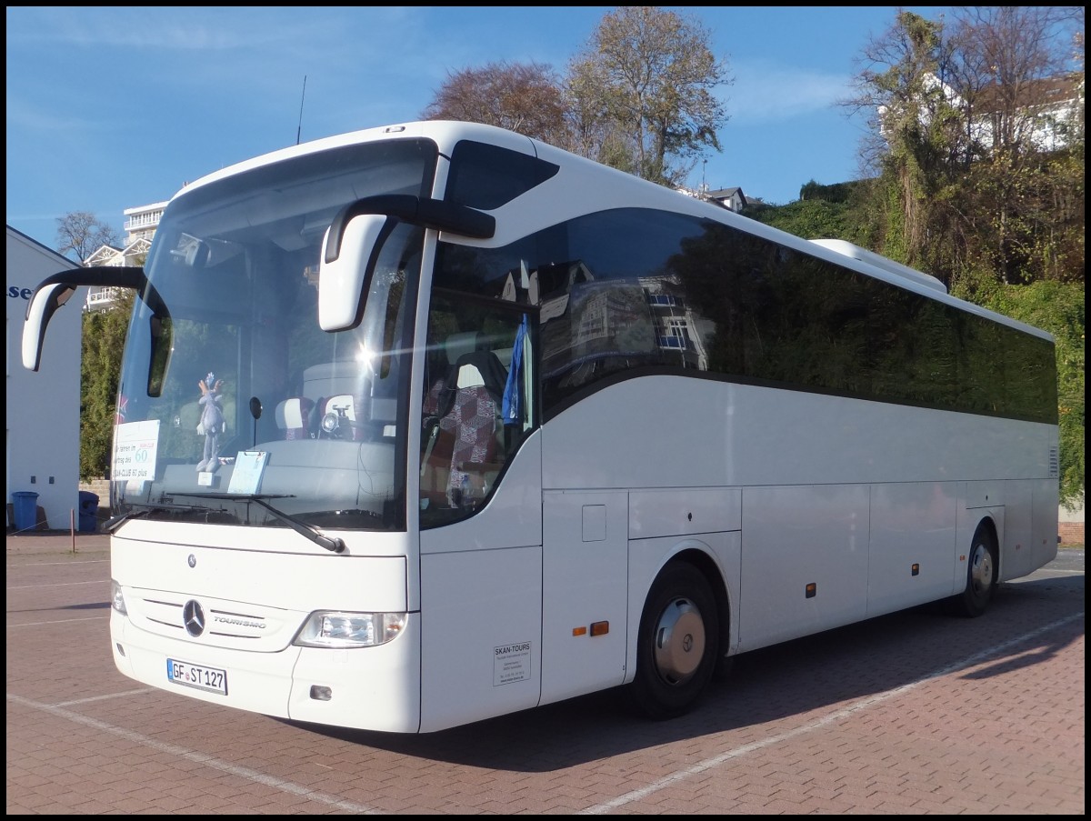 Mercedes Tourismo von Skan-Tours aus Deutschland im Stadthafen Sassnitz.