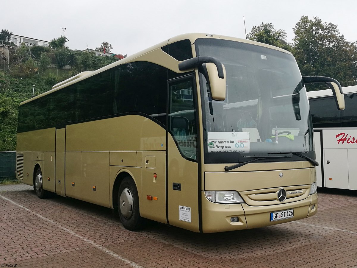 Mercedes Tourismo von Skan-Tours aus Deutschland im Stadthafen Sassnitz. 