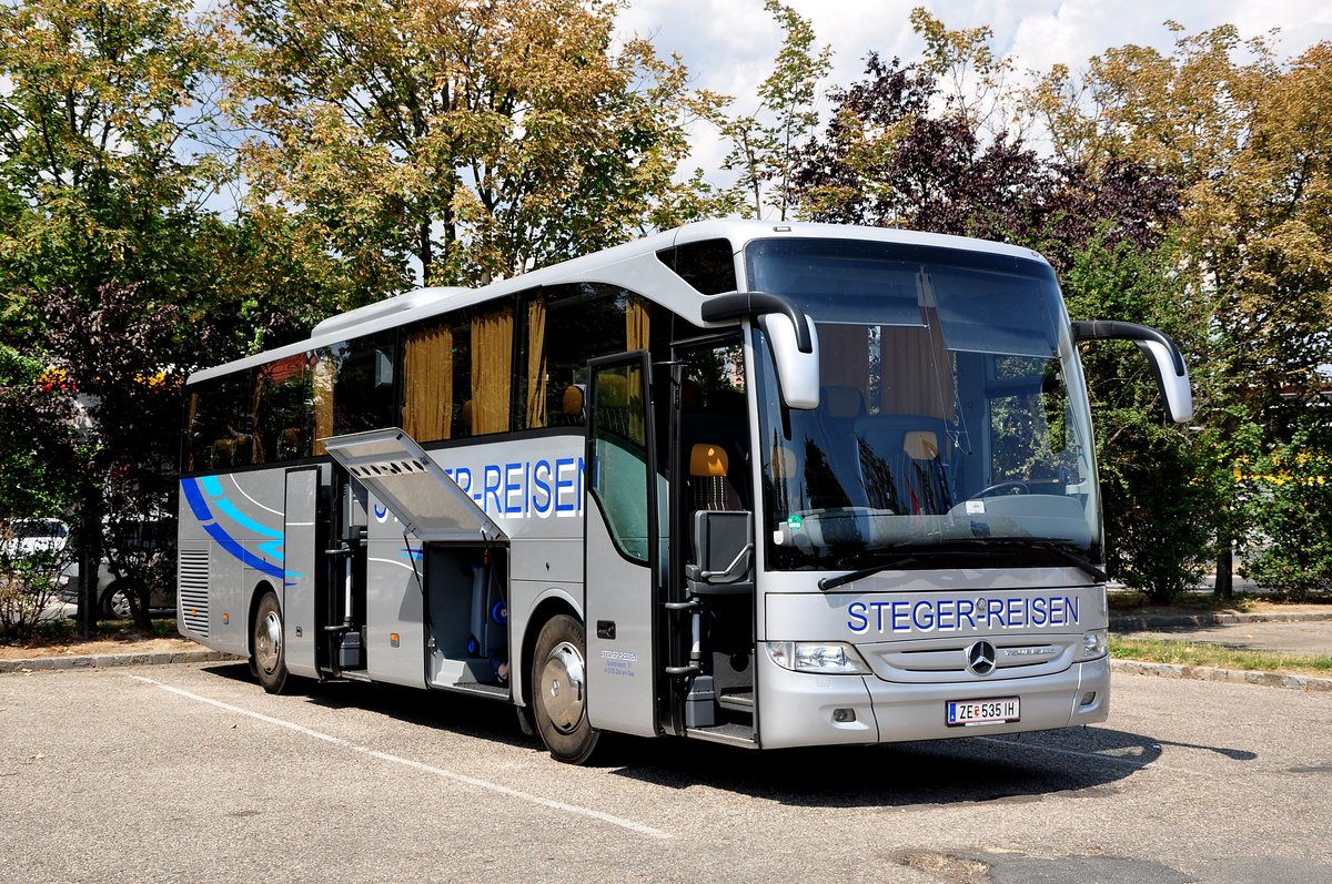 Mercedes Tourismo von Steger Reisen aus sterreich in Krems gesehen.