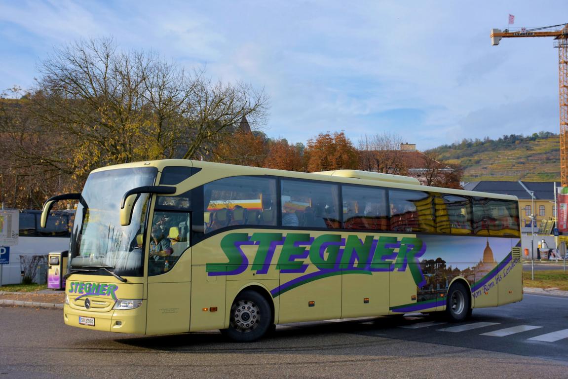 Mercedes Tourismo von STEGNER Reisen aus sterreich im Okt.2017 in Krems.