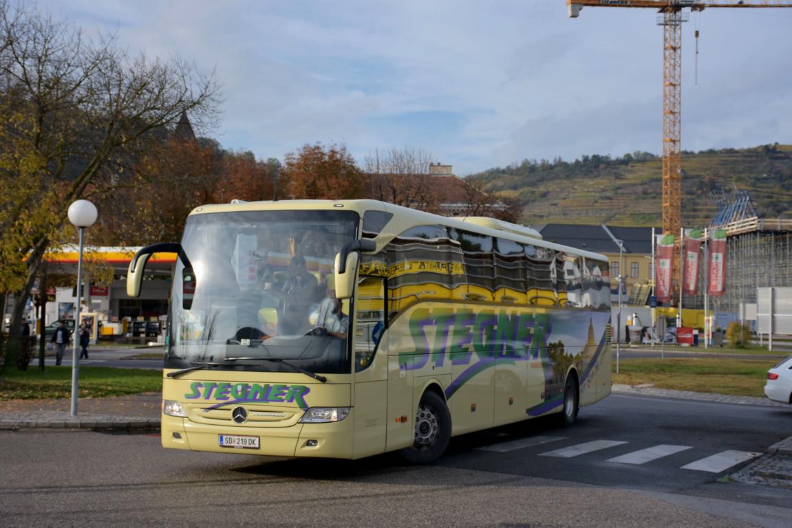 Mercedes Tourismo von STEGNER Reisen aus sterreich im Okt.2017 in Krems.