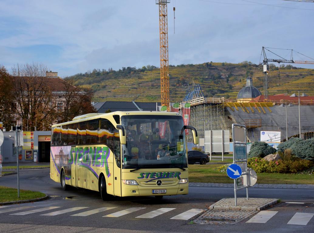 Mercedes Tourismo von STEGNER Reisen aus sterreich im Okt.2017 in Krems.