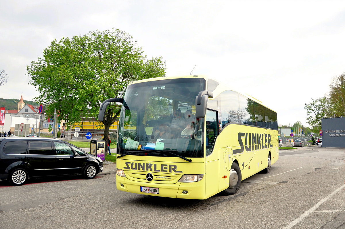 Mercedes Tourismo von Sunkler Reisen aus sterreich in Krems gesehen.