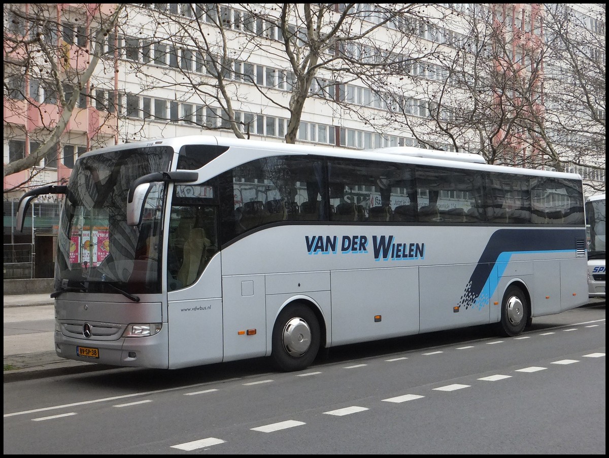 Mercedes Tourismo von Van der Wielen aus den Niederlanden in Berlin.