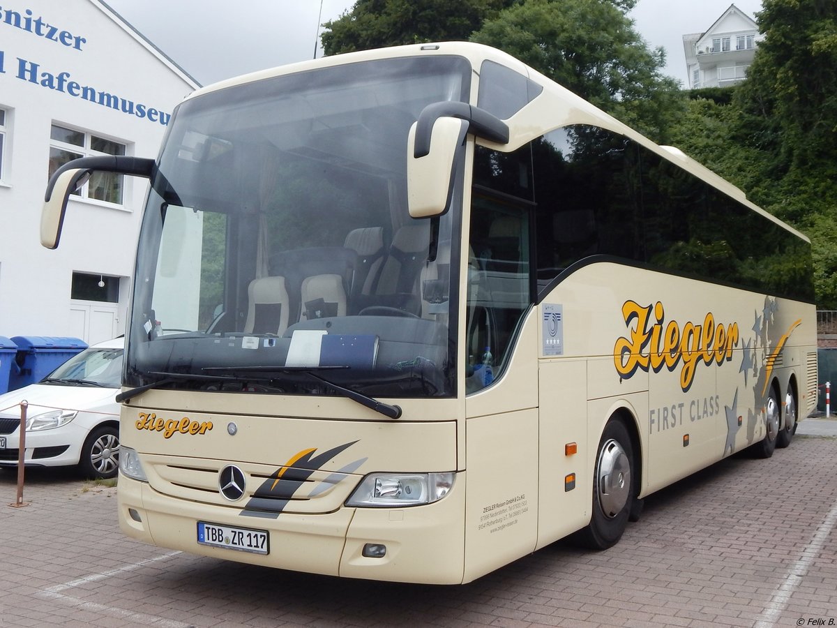 Mercedes Tourismo von Ziegler aus Deutschland im Stadthafen Sassnitz. 