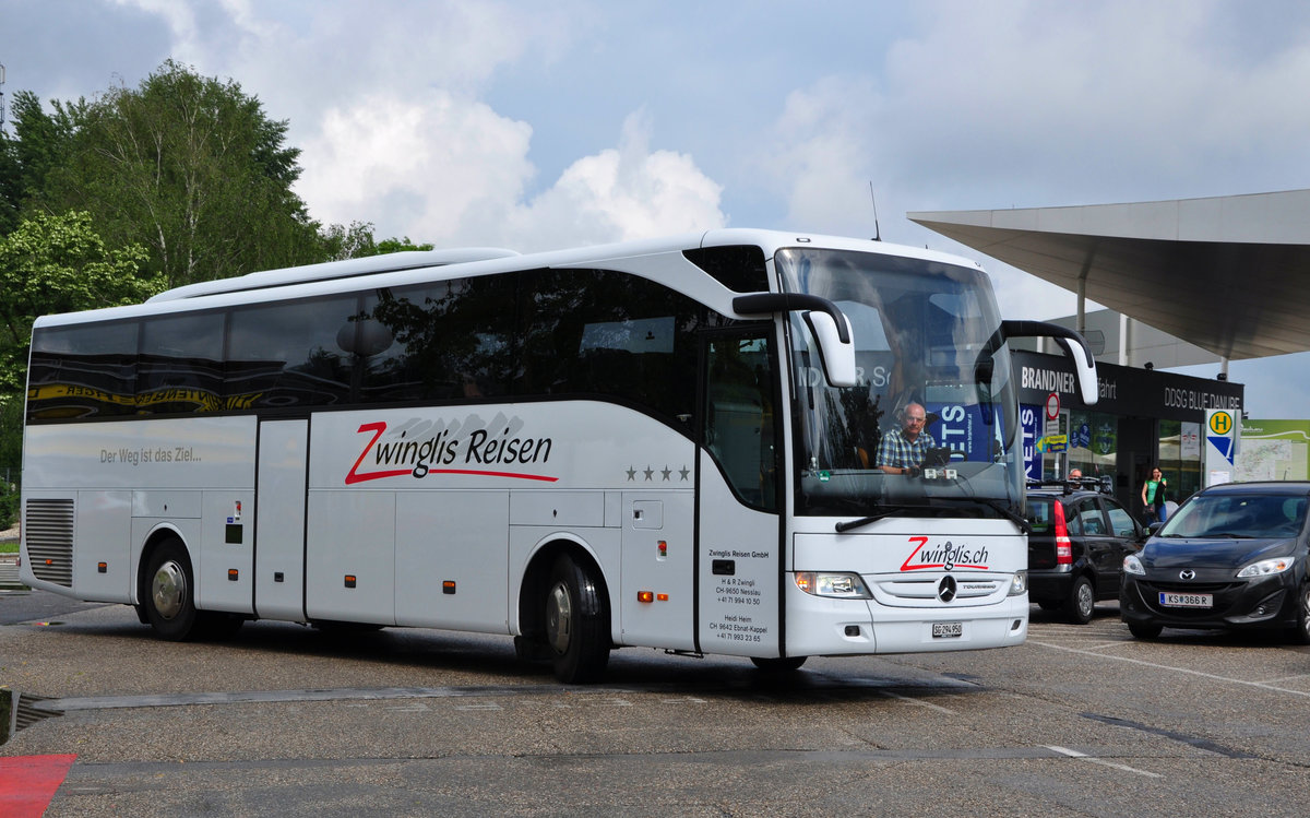 Mercedes Tourismo von Zwingli Reisen aus der Schweiz in Krems.