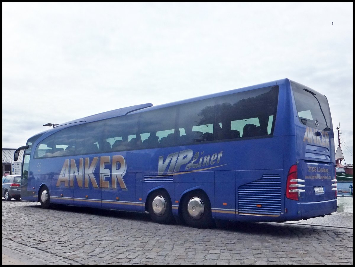 Mercedes Travego von Anker aus Deutschland im Stadthafen Sassnitz.