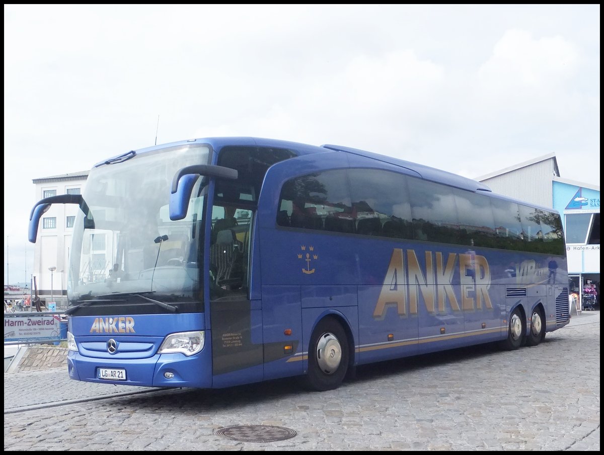 Mercedes Travego von Anker aus Deutschland im Stadthafen Sassnitz.