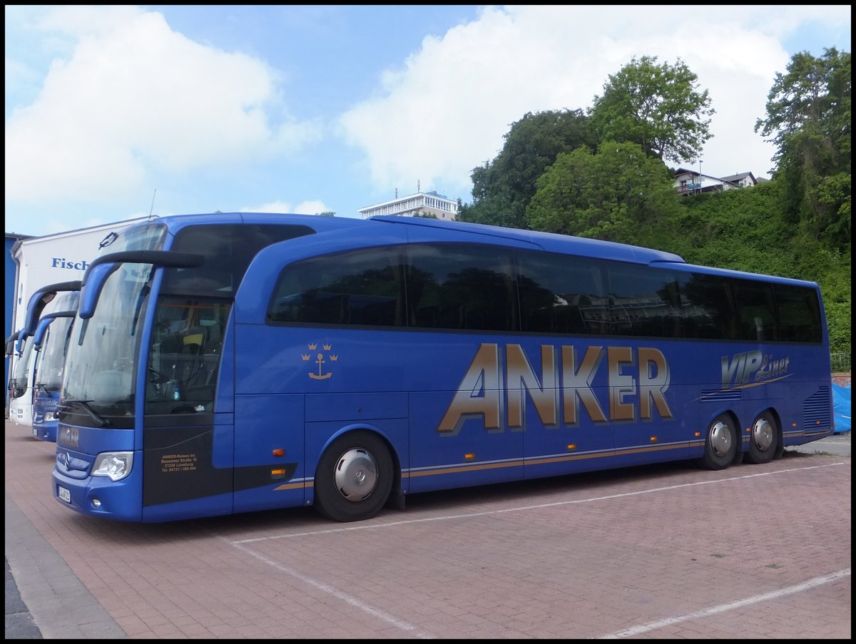 Mercedes Travego von Anker aus Deutschland im Stadthafen Sassnitz.