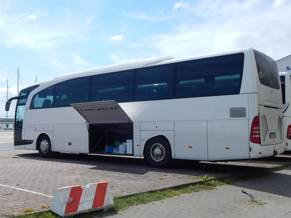 Mercedes Travego aus Österreich im Stadthafen Sassnitz.