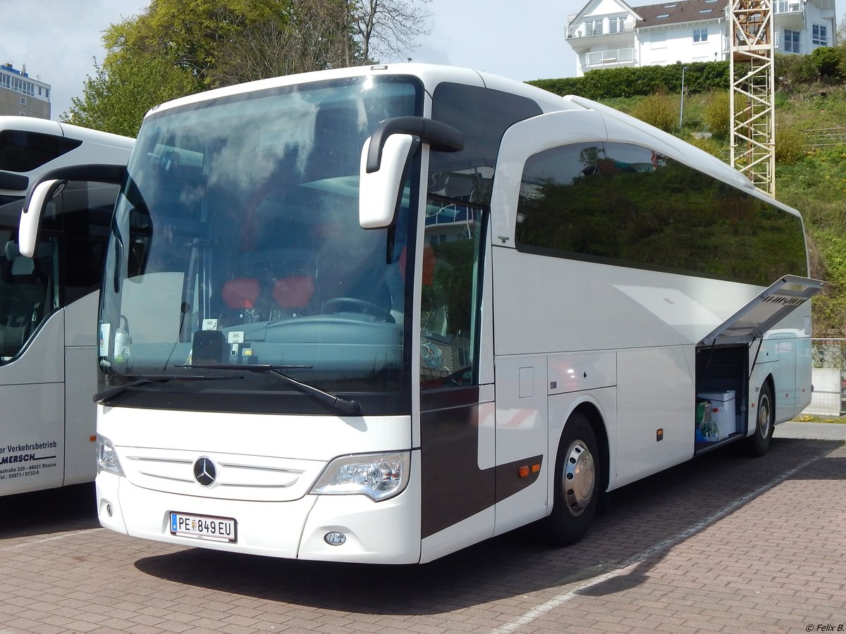 Mercedes Travego aus Österreich im Stadthafen Sassnitz.