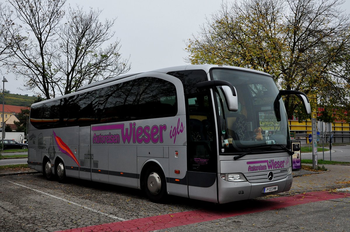 Mercedes Travego von Autoreisen Wieser aus sterreich in Krems gesehen.