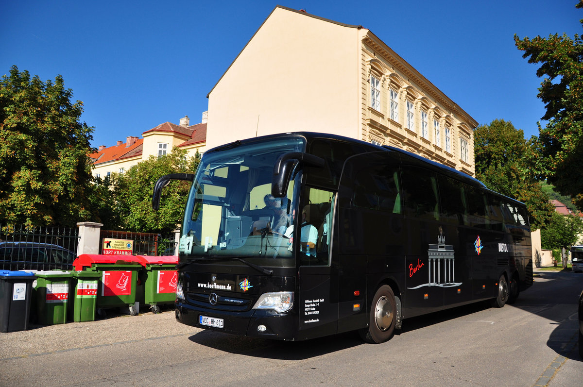 Mercedes Travego  Berlin  von Hffmann Reisen aus der BRD in Krems gesehen.