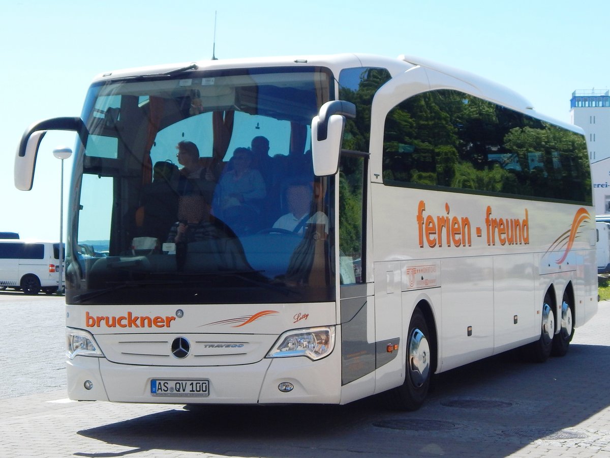 Mercedes Travego von Bruckner aus Deutschland im Stadthafen Sassnitz.