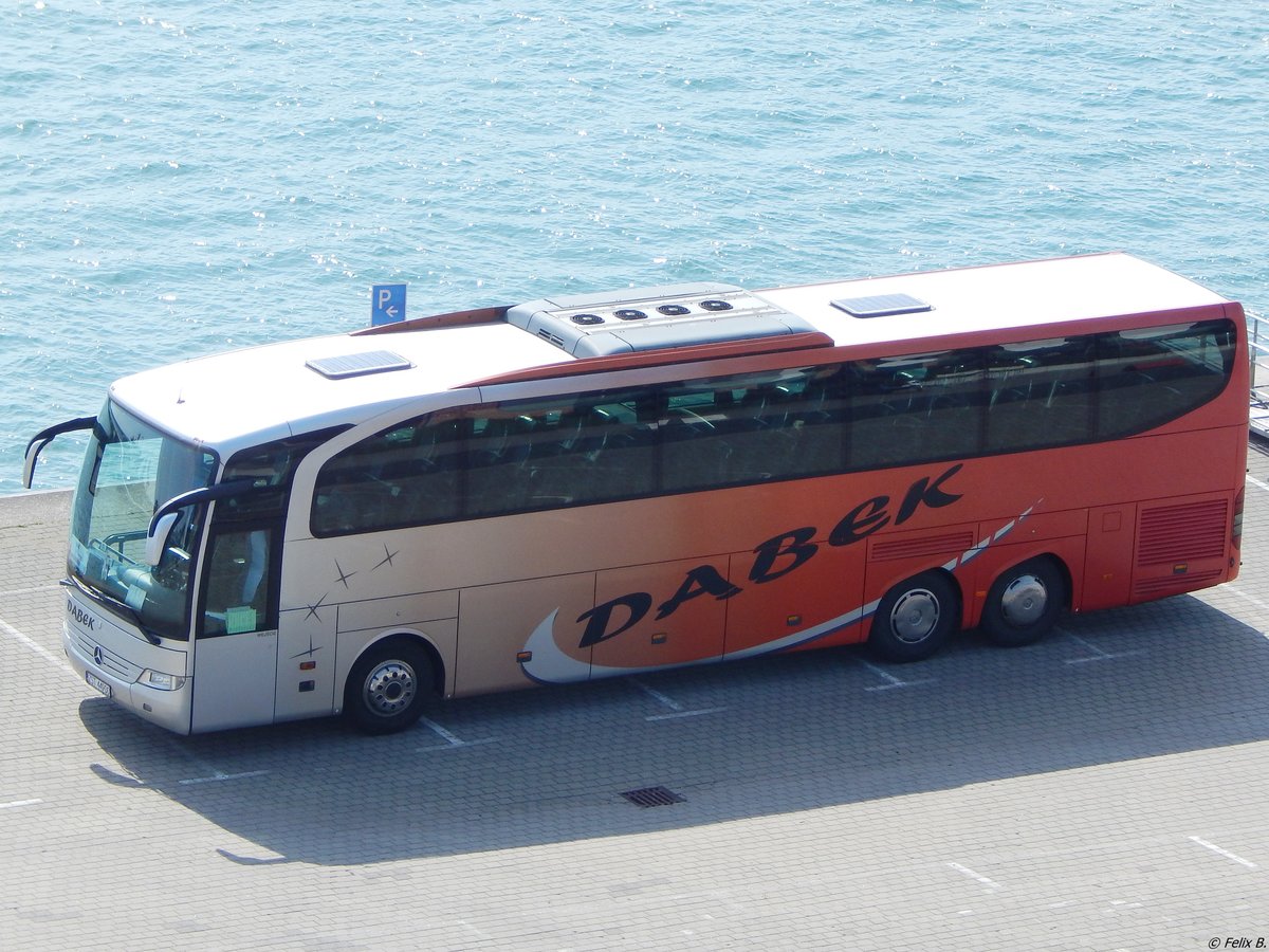 Mercedes Travego von Dabek aus Polen im Stadthafen Sassnitz.