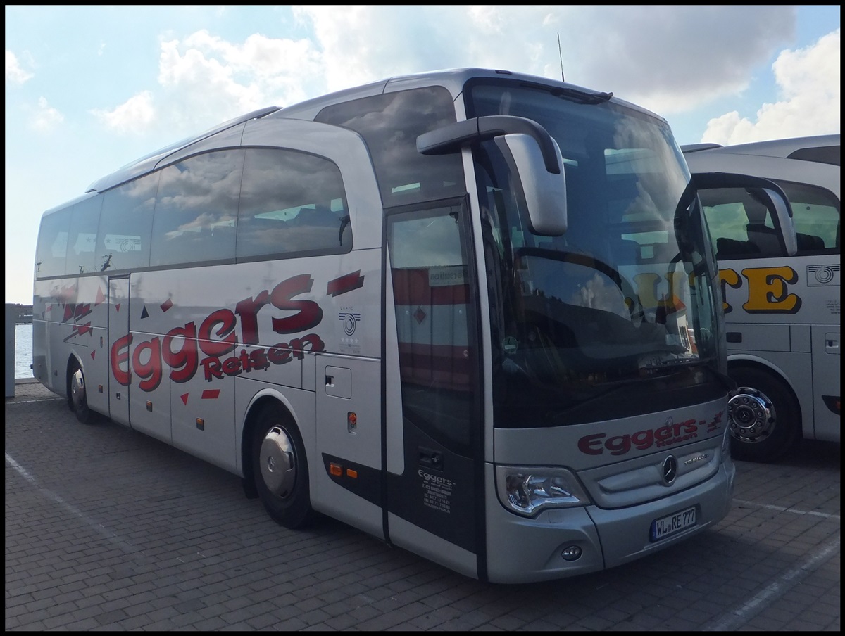 Mercedes Travego von Eggers Reisen aus Deutschland im Stadthafen Sassnitz.