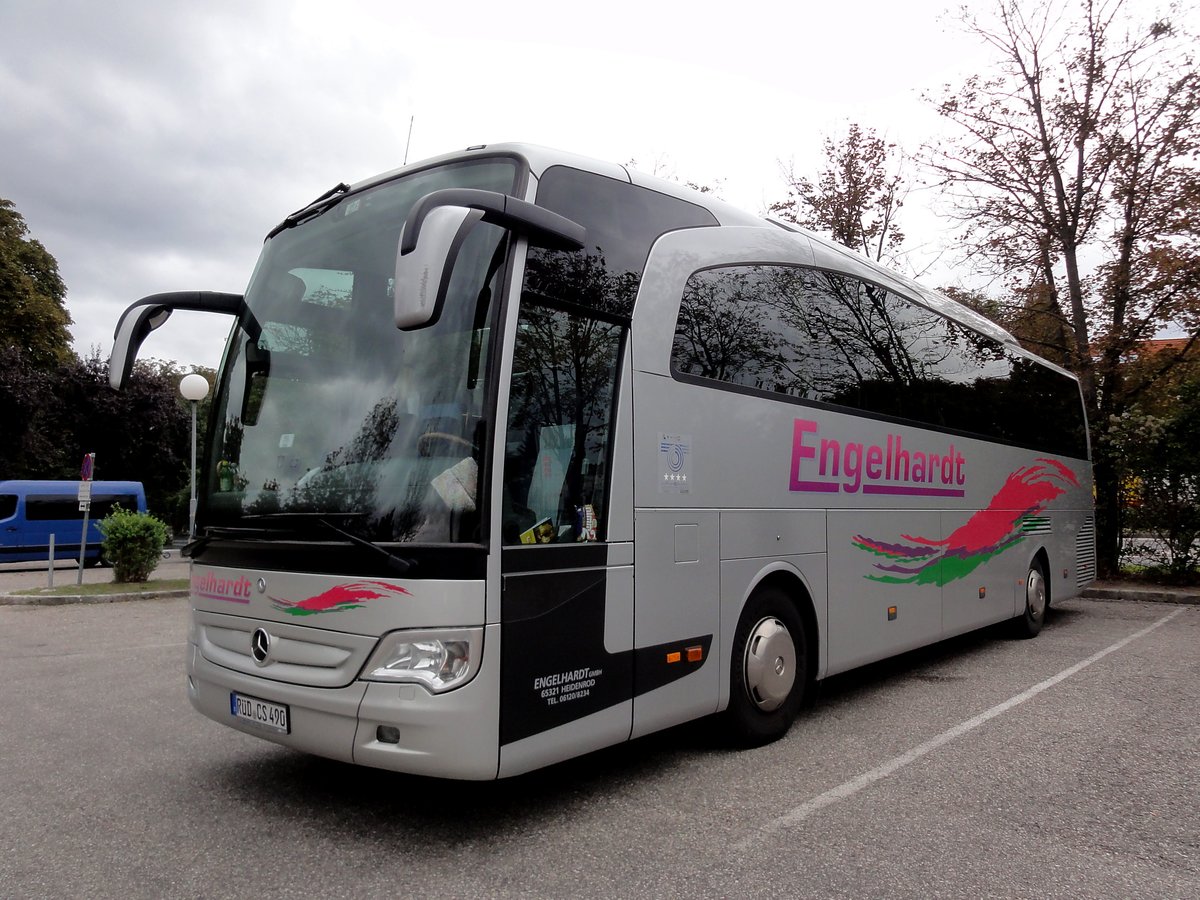 Mercedes Travego von Engelhardt Reisen aus der BRD in Krems.