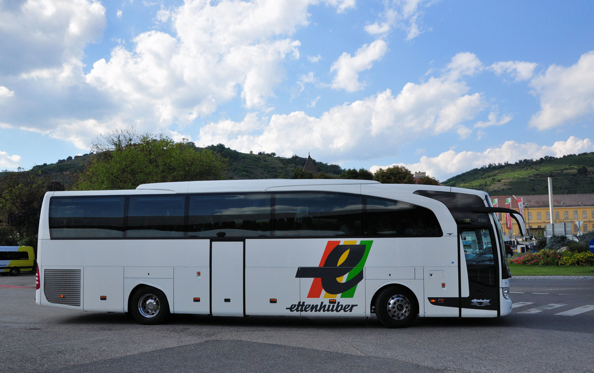 Mercedes Travego von Ettenhuber Reisen aus der BRD in Krems gesehen.