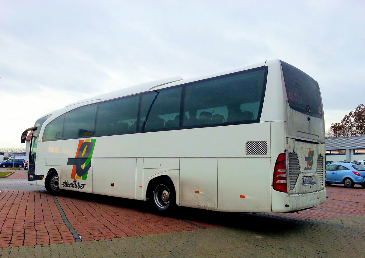 Mercedes Travego von ETTENHUBER Reisen aus der BRD in Krems.