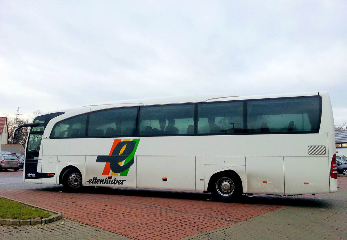 Mercedes Travego von ETTENHUBER Reisen aus der BRD in Krems.