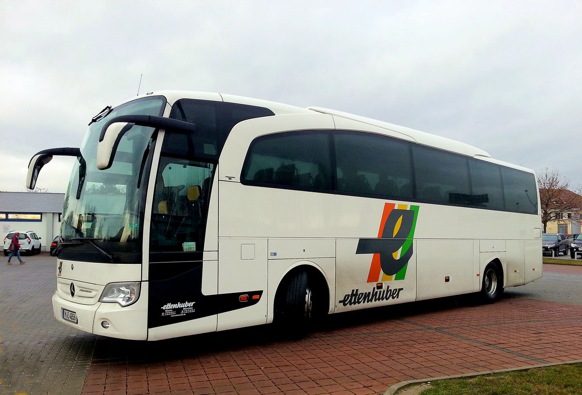 Mercedes Travego von ETTENHUBER Reisen aus der BRD in Krems.