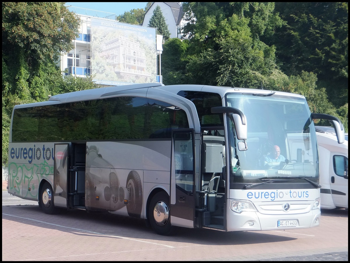 Mercedes Travego von Euregio Tours aus Deutschland im Stadthafen Sassnitz.