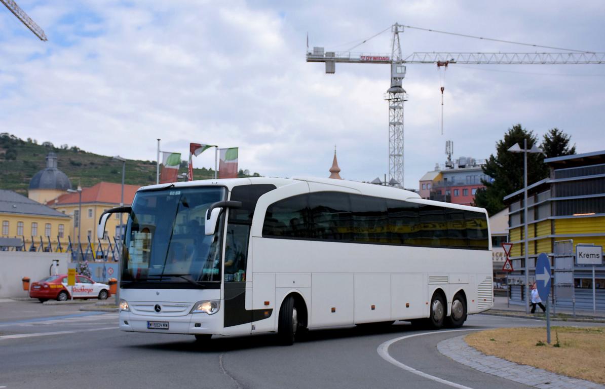 Mercedes Travego von der Fa. Knetz aus Wien 2017 in Krems.