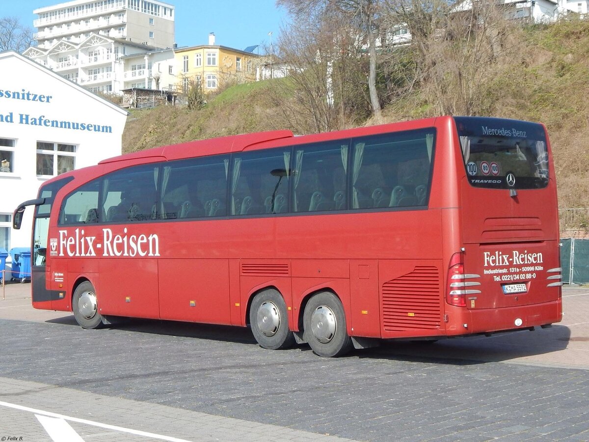 Mercedes Travego von Felix-Reisen aus Deutschland im Stadthafen Sassnitz.