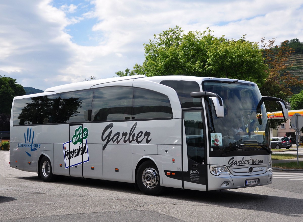 Mercedes Travego von Garber Reisen aus sterreich im Juni 2015 in Krems gesehen.