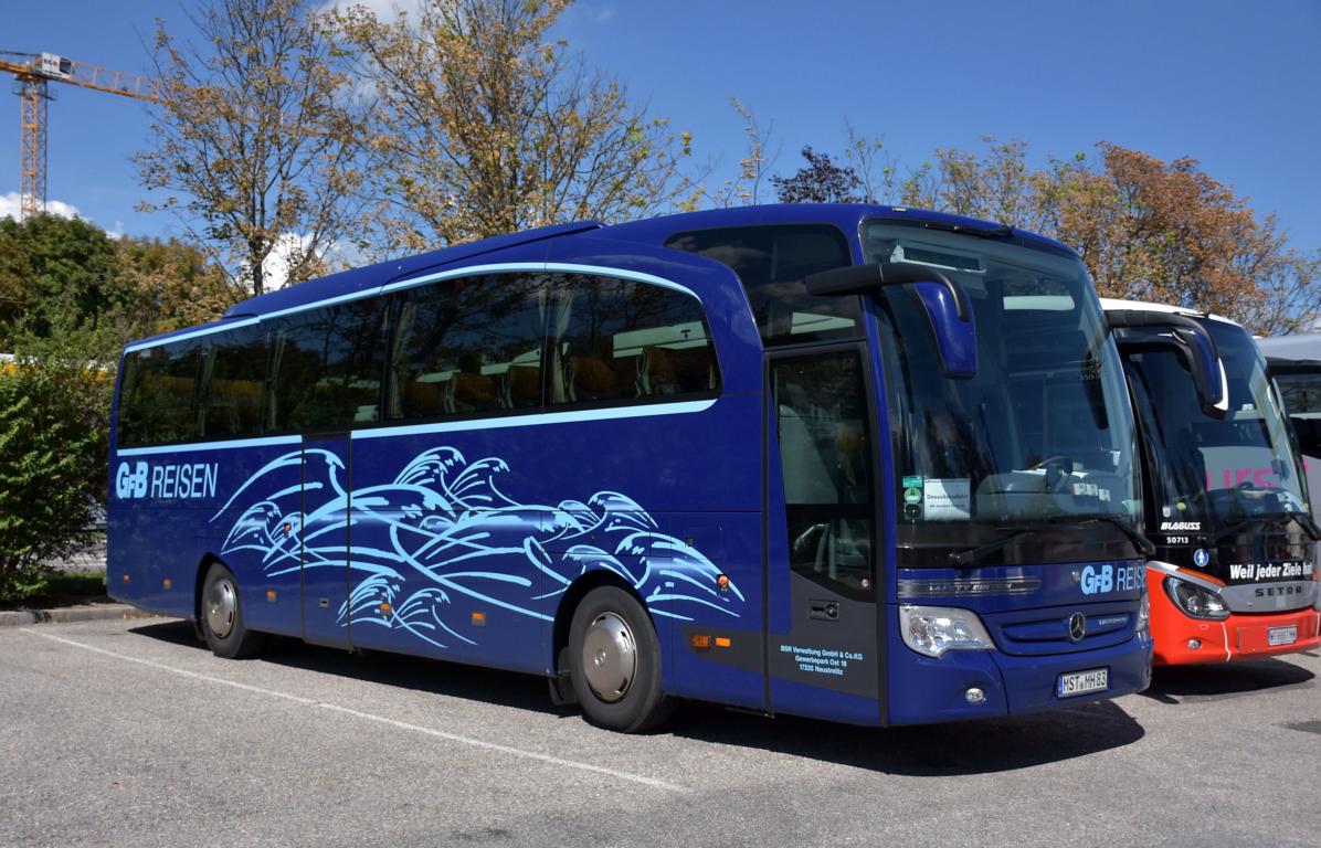 Mercedes Travego von GfB Reisen aus der BRD im August 2017 in Krems.