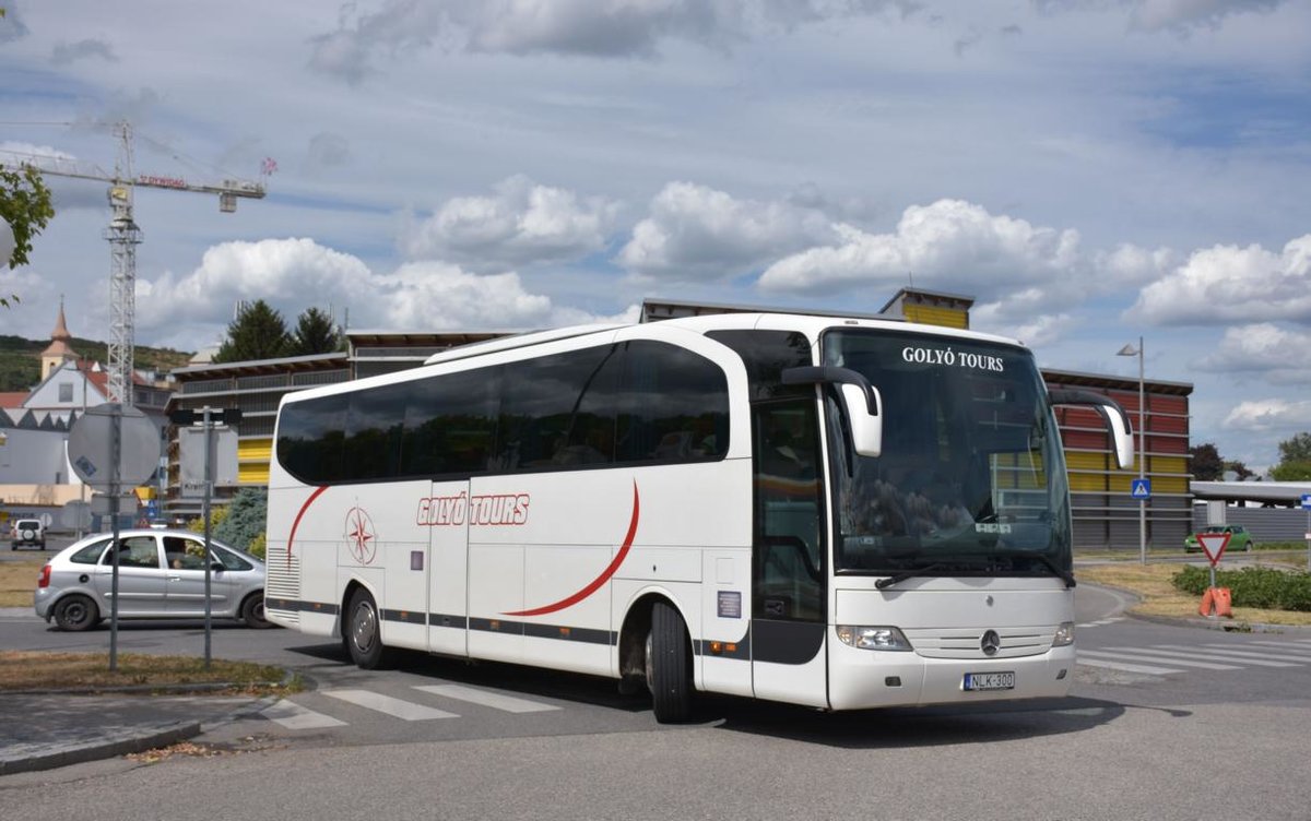 Mercedes Travego von Golyo Tours aus Ungarn 2017 in Krems.