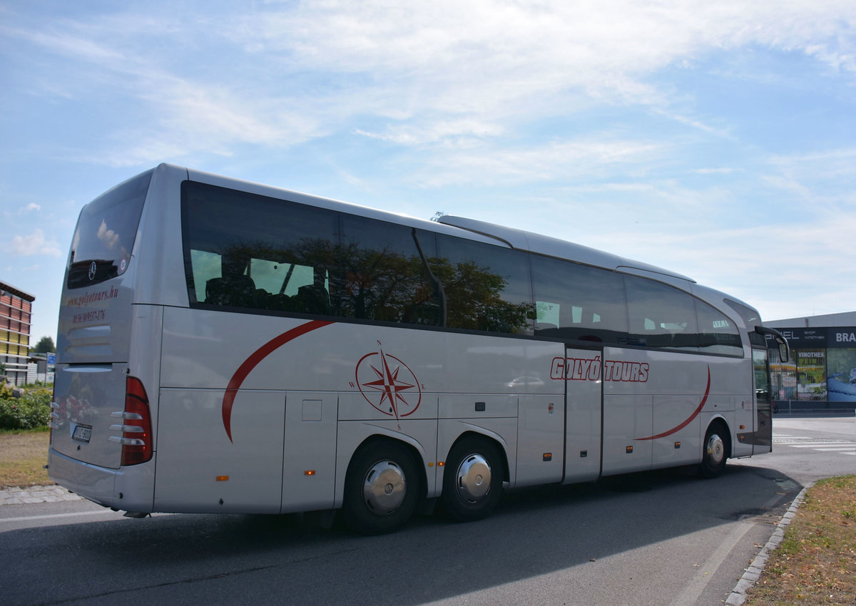 Mercedes Travego von Goly Tours aus Ungarn 2017 in Krems.