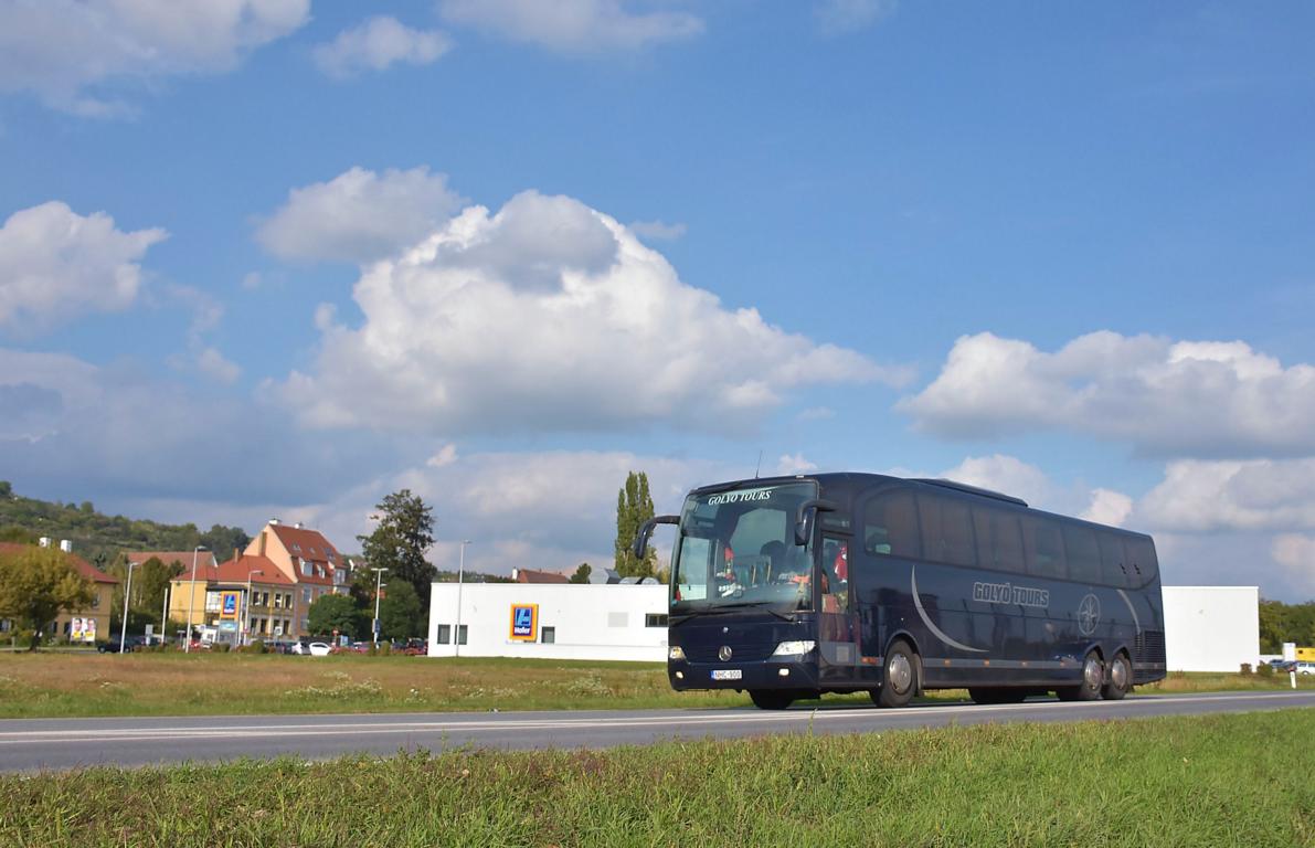 Mercedes Travego von Goly Tours aus Ungarn 09/2017 in Krems.