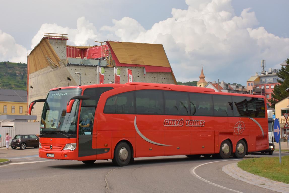 Mercedes Travego von Goly Tours aus Ungarn 2018 in Krems.